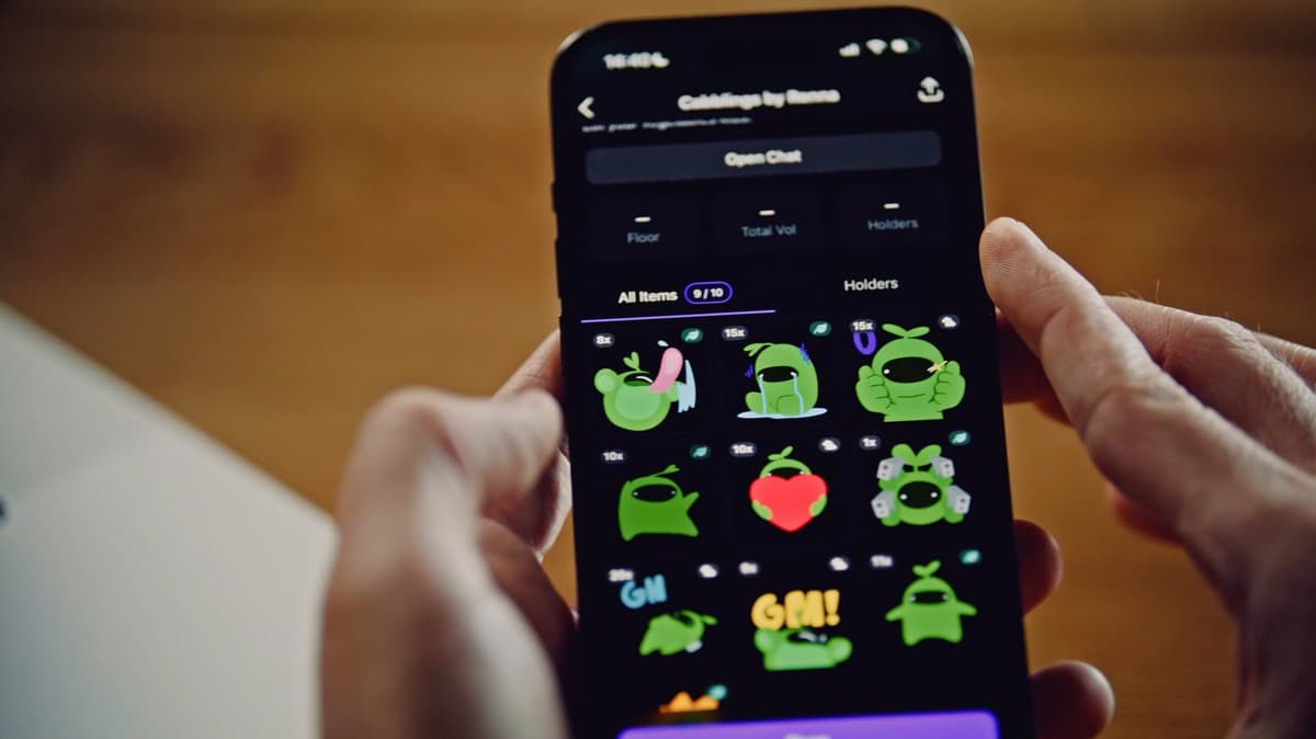 Dialect: Artist-powered messaging apps